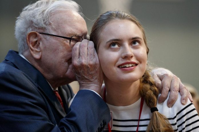 Warren Buffett Says Anyone Can Achieve Success by Following This 1 Personal Rule He Lives By